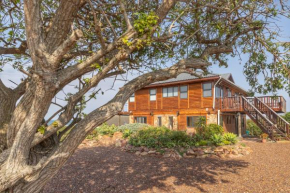 Upmarket, Spacious and Stunning Sea Views